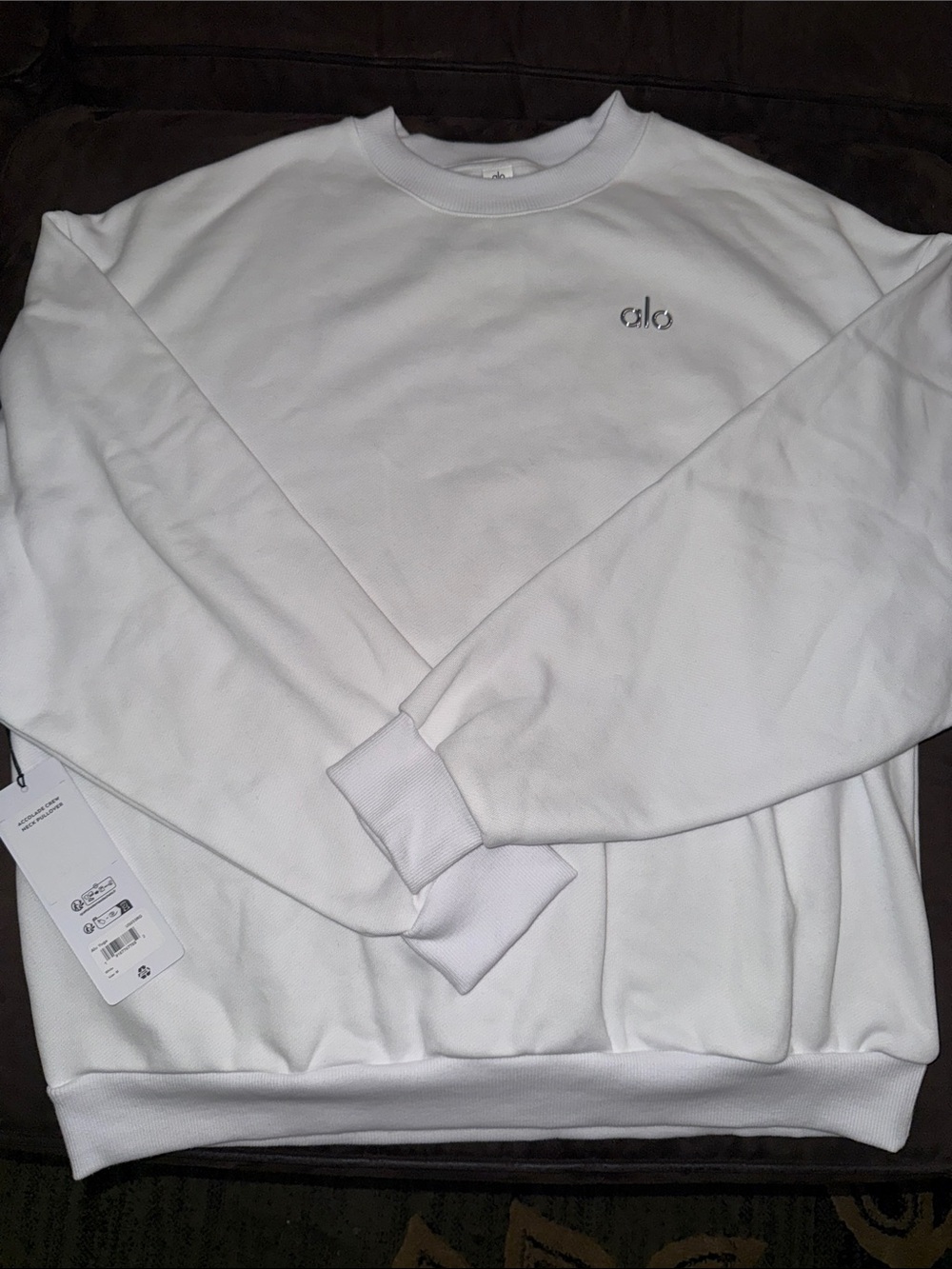 ALO Yoga Women’s White Accolade Crewneck Pullover - M